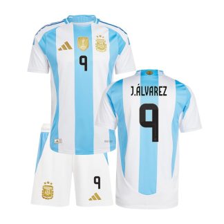 Få Argentinas Copa América 2024 børnetrøje med shorts - J.Alvarez 9